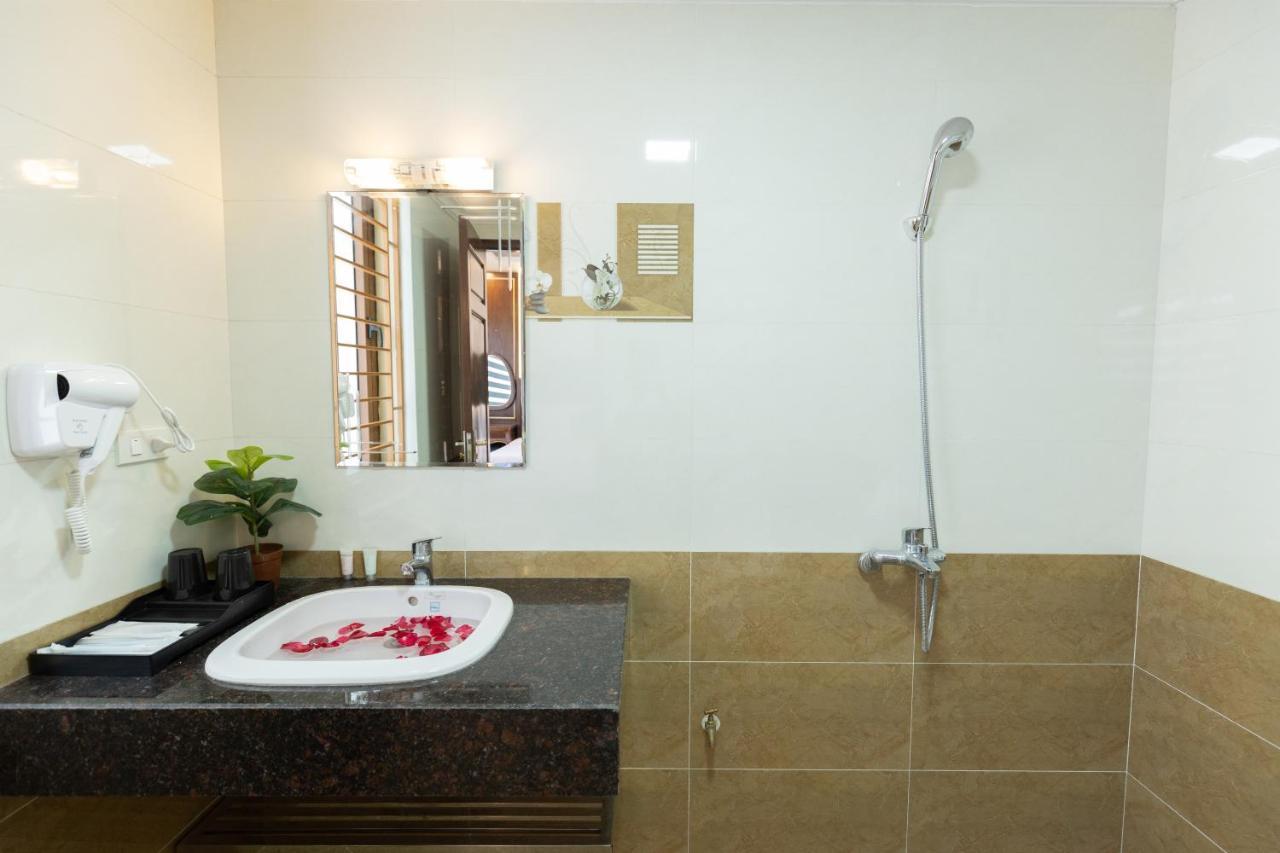 Royal Hotel Sai Dong - Long Bien Ханой Екстер'єр фото